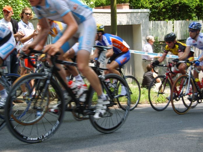 Kräftemessen beim Radfahren.