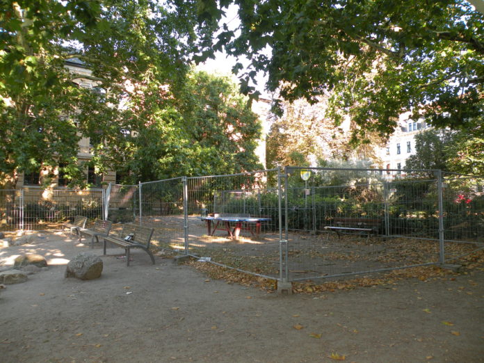 Zu Redaktionsschluss war der Weißeplatz durch einen Bauzaun bizarr zerstückelt