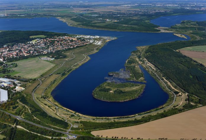 Zwenkauer See mit Blick zum Harthkanal und Cospudener See.