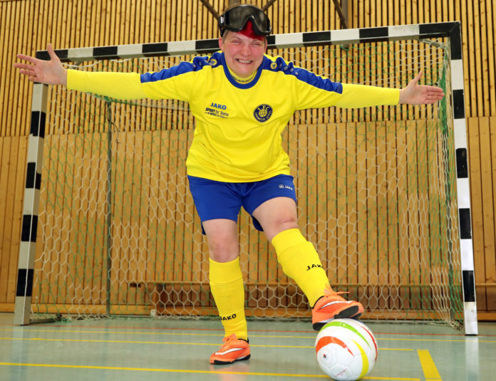 Blindenfussballerin Britt Kannegiesser