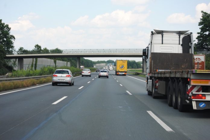 remote-traffic-397387_960_720