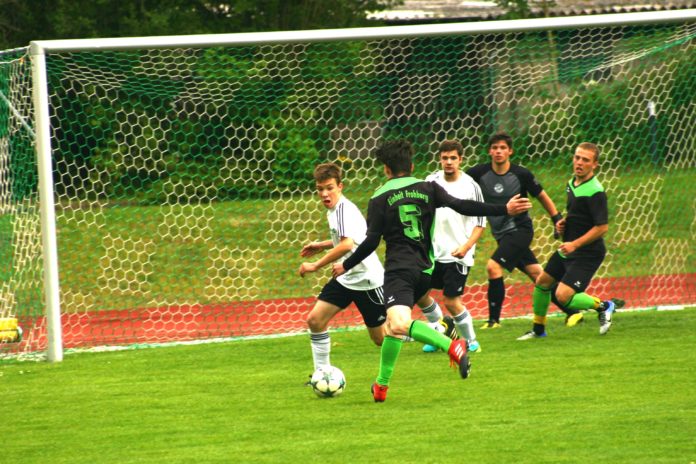 Der Frohburger Felix Pelinski (Nr.5) erkämpfte eine super Trefferchance.Foto:wr