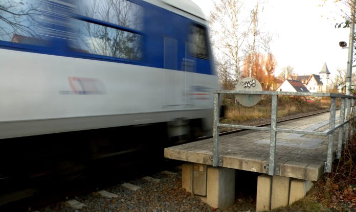 azaleenweg bahnzugang 2016 003