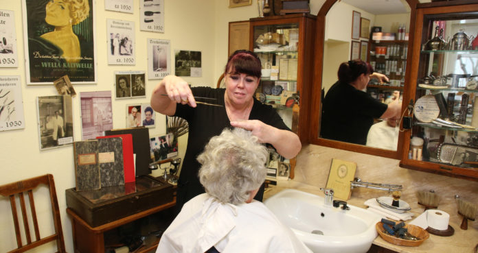 Friseurin Teumer / Lauter