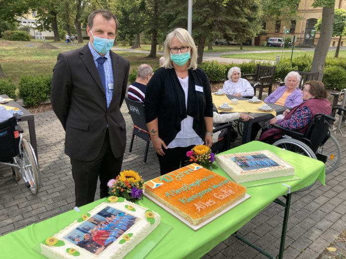 v.l. Geschäftsführer Mike Schuffenhauer und Heimleiterin Janet Würfel