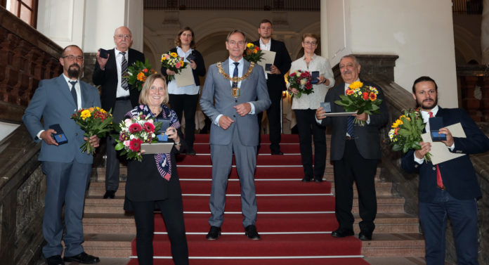 Verleihung der Goldenen Ehrennadel durch OBM Burkhard Jung im neues Rathaus in Leipzig