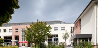 Patienten und ihre Besucher können die Besuchszeit wieder bei Kaffee und Kuchen in der Cafeteria verbringen. Foto: Carsten Schenker