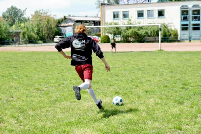 Am Samstag wurde auf dem Gel&auml;nde der SG Olympia 1896 Leipzig e.V. f&uuml;r einen guten Zweck gekickt. Foto: Medi-Sport Leipzig