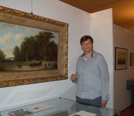Benjamin Spira hat die Sonderschau &bdquo;Gartenlust und Parklandschaft" im Altenburger Residenzschloss kuratiert. Foto: Ralf Miehle