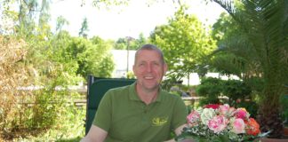 Gärtnermeister mit Leib und Seele: Der stadtbekannte Oliver Brehmer führt den weithin bekannten Familienbetrieb, der seit 1895 existiert, mittlerweile in vierter Generation und engagiert sich darüber hinaus auf vielfältige Weise in seiner Heimatstadt. Foto: Ralf Miehle