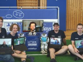 Die HTWK Robots freuen sich &uuml;ber Bronze bei der RoboCup-WM 2021. Teammitglieder (in Pr&auml;senz, v.l.n.r.): Tobias Jagla, Felix Loos, Stephan Bischoff und J&ouml;rg Schlie&szlig;er. Foto: HTWK Leipzig