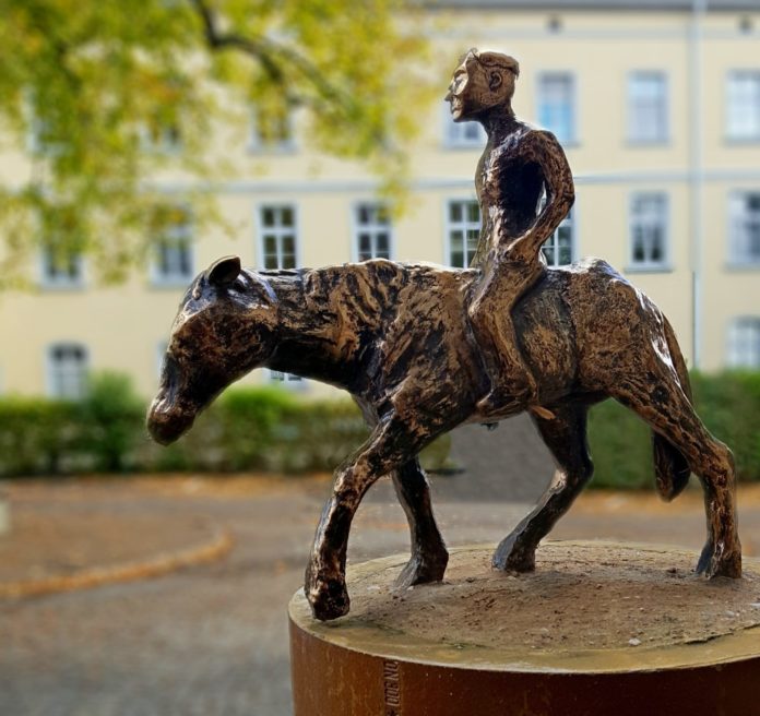 Ringelnatzstele am Schloss