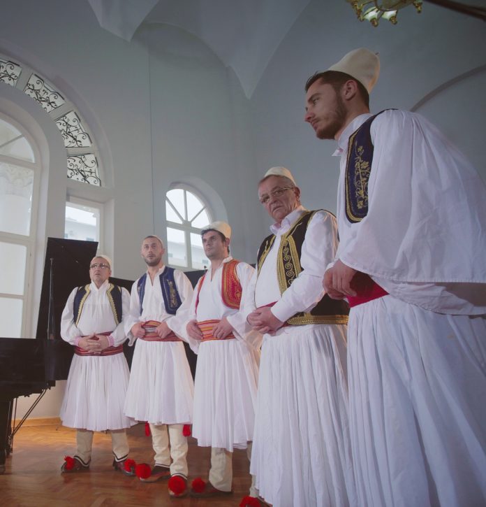 Albanian Iso-Polyphonic Choir_2 (c) Robert Bisha_klein