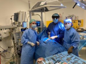 Oft dauern die Operationen am Herzen mehrere Stunden: Prof. Dr. Martin Kostelka an seinem Arbeitsplatz.