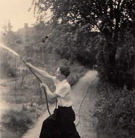 Renate Sturm-Francke_1935_im_goeschengarten_Museuem G&ouml;schenhaus