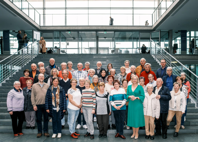 B&uuml;rgerinnen und B&uuml;rger verschiedener Vereine aus Krostitz besuchten zuletzt den Deutschen Bundestag und die Abgeordnete Christiane Schenderlein (vordere Reihe, 4.v.r.)
