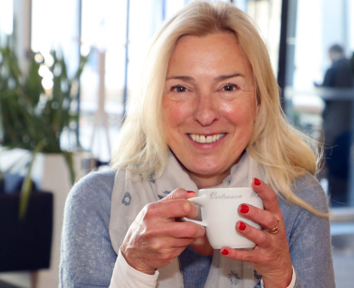Portrt von Buchautorin Ines Keerl in Leipzig „Die Löwin vom Tafelberg. Catharina Ustings’ kühner Weg in die Freiheit“ ist im emons: Verlag erschienen (ISBN 978-3-7408-1707-7)