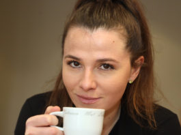 Ein Engel und ein Teufel in Personalunion: Die S&auml;ngerin und Entertainerin Katharina Boger will jetzt ihr &bdquo;DAngel&ldquo;-Konzept auf die Live-B&uuml;hne bringen und zwar m&ouml;glichst weltweit. Foto: Andr&eacute; Kempner