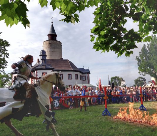 Die Burg Posterstein l&auml;dt zu Pfingsten zum Ritterturnier und Mittelalterspektakel ein.