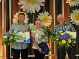 Sie haben den &bdquo;B&uuml;rgerpreis der Stadt Delitzsch&ldquo; erhalten: Steffen Kottenhahn (l.), Uta Wenzel und Bernd R&ouml;hricht.