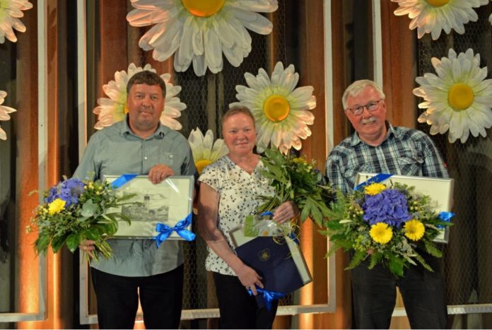 Buergerpreis Sie haben den „Bürgerpreis der Stadt Delitzsch“ erhalten: Steffen Kottenhahn (l.), Uta Wenzel und Bernd Röhricht.