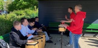 Beim Trommelprojekt staunte manche Schülerin und mancher Schüler über bisher ungeahnte Fähigkeiten.