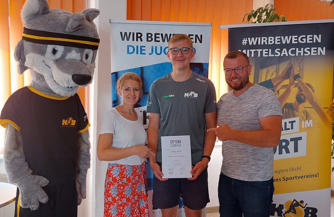 LSB-Mitarbeiterin Annekathrin Mai, Jannik Meyer und KSB-Geschäftsführer Benjamin Kahlert
