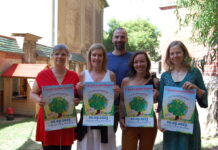 Mitglieder des Arbeitskreises „Familie schafft Zukunft“, der die Familienkonzerte organisiert, präsentieren das Plakat zur Neuauflage 2023: Bärbel Müller, Heike Kirsten, Tobias Quart, Karolin Lauckner und Stefanie Struffolino (v. l.) Foto: Ralf Miehle