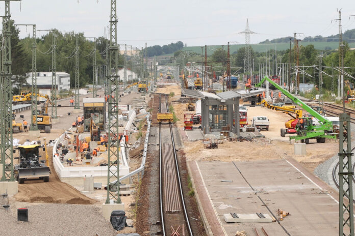 Großbaustelle Bahnhof Gößnitz Großbaustelle Bahnhof Gößnitz DB Deutsche Bahn die Vollsperrung dauert einen Monat länger Foto: Mario Jahn