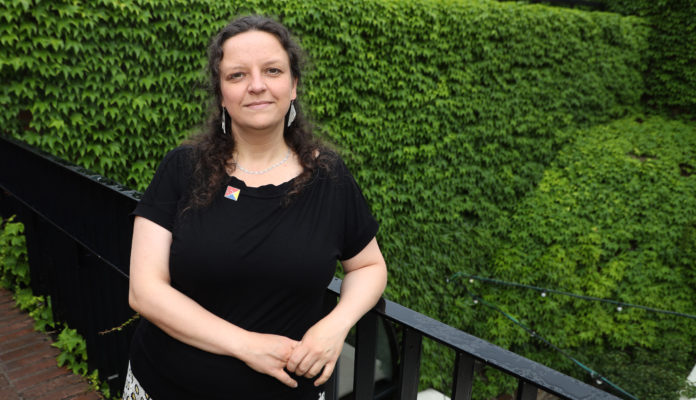 Portrt von Stefanie Bose in der Moritzbastei in Leipzig Stefanie Bose ist die Chefin des Vereins Städtepartnerschaft Leipzig – Brno. Foto: André Kempner