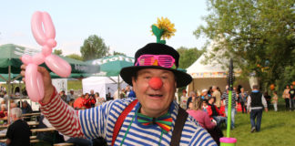 Wo Clown Monello auftaucht, da herrscht gute Laune. Foto: Andre Kempner