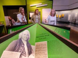 Kuratorinnen: Henrike Rucker (Mitte Brille) f&uuml;r durch die Ausstellung.. Neue Ausstellung im Bach-Museum Leipzig zum Jubil&auml;um "Bach300" - Auf der Suche nach Vollkommenheit