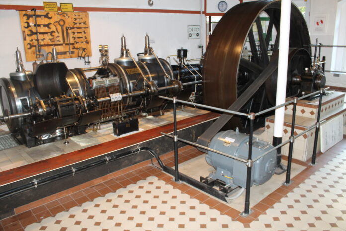 Dampfmaschine_2 Die Dampfmaschinen in Roßwein sind jetzt Teil eines Kalenders über Sachsen.