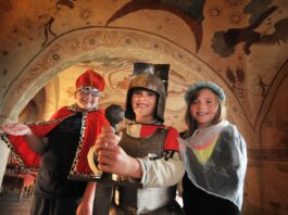 Die Burgen der Region laden zu Ferienveranstaltungen ein. Es geht um Ritter, Hexen, M&auml;rchen, K&uuml;chengeheimnisse, Schlossbienen und vieles mehr.