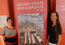 Dr. Maike Günther (Stadtgeschichtliches Museum Leipzig, l.) und Prof. Dr. Susanne Rau (Universität Erfurt) stellten die neue Ausstellung im Alten Rathaus vor.