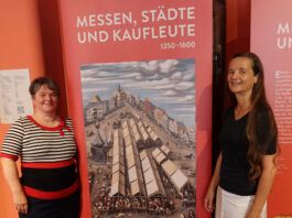 Dr. Maike G&uuml;nther (Stadtgeschichtliches Museum Leipzig, l.) und Prof. Dr. Susanne Rau (Universit&auml;t Erfurt) stellten die neue Ausstellung im Alten Rathaus vor.