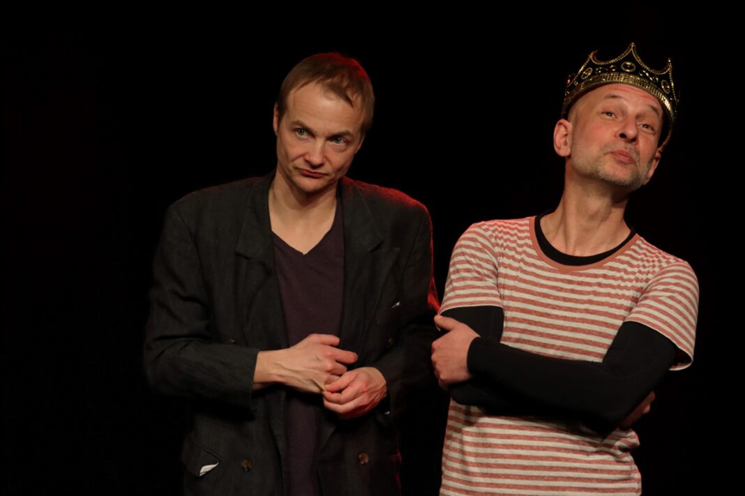 Theaterspieler Nicolas Dreher (r.) und Larsen Sechert in Aktion