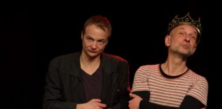 Theaterspieler Nicolas Dreher (r.) und Larsen Sechert in Aktion