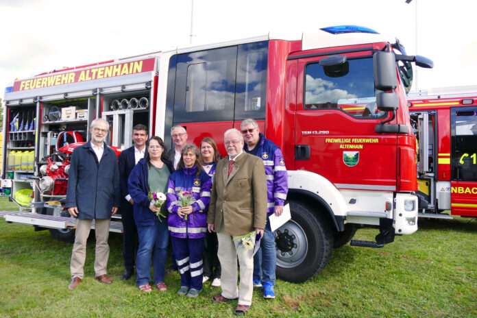 Auszeichnende und Ausgezeichnete: Oberkirchenrat Frank del Chin, Landrat Henry Graichen, Susann Lawrenz-Wuttke, Trebsens B&uuml;rgermeister Stefan M&uuml;ller, Anja Wicher, Sabine Lauer, Martin Carlitz und Frank Henke (v.l.n.r.).