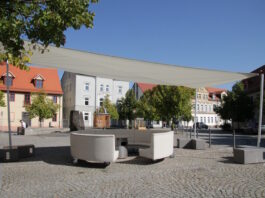 Outdoorsitzm&ouml;bel kann man seit Neuestem auf dem Brandiser Markt entdecken.