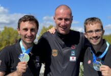 Glückwunsch an Martin Schulz (l.): Der Paratriathlet aus Leipzig wurde zum vierten Mal Weltmeister. Freuen konnte sich auch Max Gelhaar, der bei der WM eine Silbermedaille holte.
