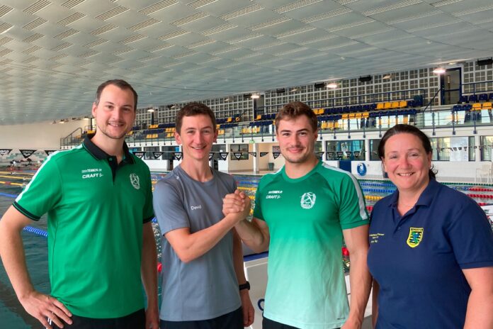 teht nun vor der neuen Karriere als Landesst&uuml;tzpunkt-Trainer: Leipzigs KUlt-Finswimmer Max Poschart (2.v.r.)