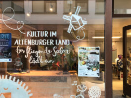 Im Ladengesch&auml;ft &bdquo;Krone zwei &ndash; Der Kulturaustauschladen&ldquo;, zu finden in der Kronengasse 2, finden seit August offene Ateliers mit K&uuml;nstlerinnen und K&uuml;nstlern des Studios im Lindenau-Museum statt.