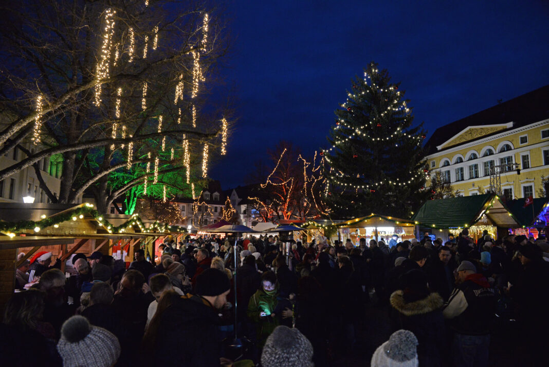 Festliches Markttreiben herrscht am zweiten Dezemberwochenende in der Delitzscher Innenstadt.