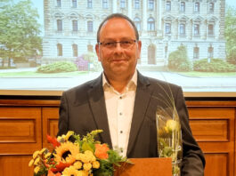 ZFC-Pr&auml;sident Hubert Wolf ist k&uuml;rzlich f&uuml;r seine langj&auml;hrige ehrenamtliche T&auml;tigkeit mit der Goldenen Ehrennadel des Landkreises Altenburger Land ausgezeichnet worden.