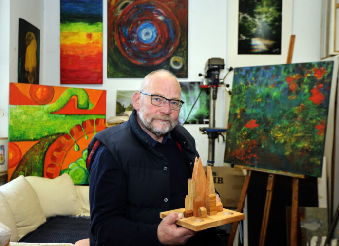 K&uuml;nstler Uwe Sch&uuml;rmann in seinem Atelier in der K&ouml;nneritzstra&szlig;e in Leipzig.