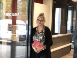 Kathrin Geenen, Mitarbeiterin des Besucherservice in Altenburg, und ihre Kollegen werden ab dem 28. November Theaterfreunde am Theaterplatz 1 begr&uuml;&szlig;en