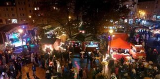 Festliches Markttreiben erwartet die Besucherinnen und Besucher am ersten Adventswochenende am Eilenburger Rathaus.