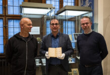 Für die urbane Langzeitbespielung im Kaffeehaus zum Arabischen Coffe Baum suchen Andreas Keller, Dr. Anselm Hartinger und Torsten Buß (v.l.) nunmehr Zeitzeuginnen und -zeugen.