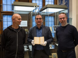 F&uuml;r die urbane Langzeitbespielung im Kaffeehaus zum Arabischen Coffe Baum suchen Andreas Keller, Dr. Anselm Hartinger und Torsten Bu&szlig; (v.l.) nunmehr Zeitzeuginnen und -zeugen.